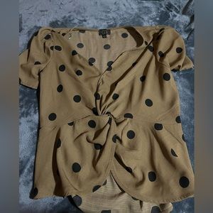 This is a new blouse (L) never been worn. Great condition.